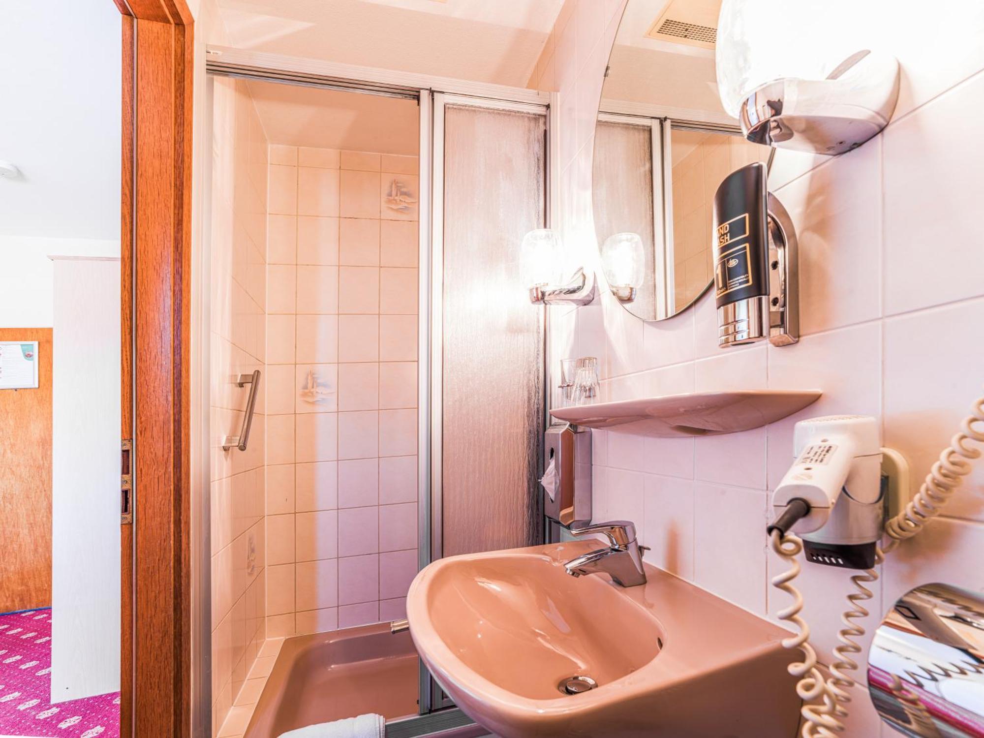 Park Hotel Конц Екстериор снимка